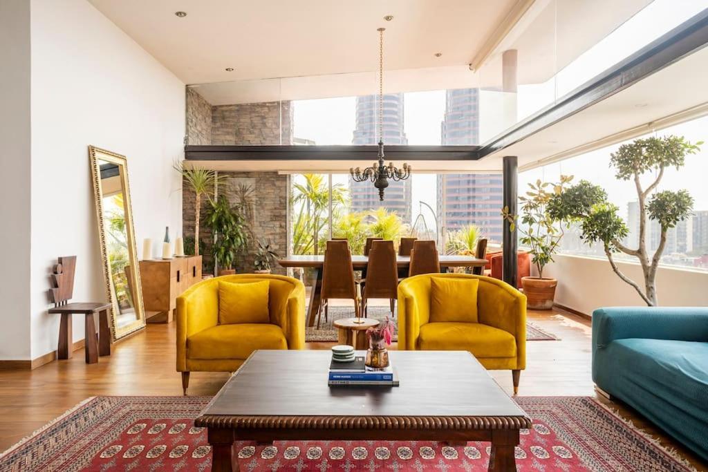High End Penthouse High Ceilings View *